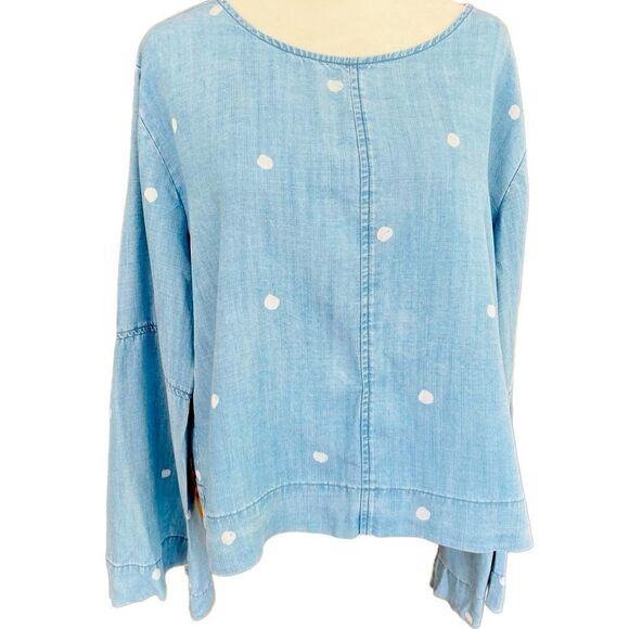 cloth & stone Tops - Anthropologie Cloth & Stone polka dot chambray top, slit bell sleeves tie back M